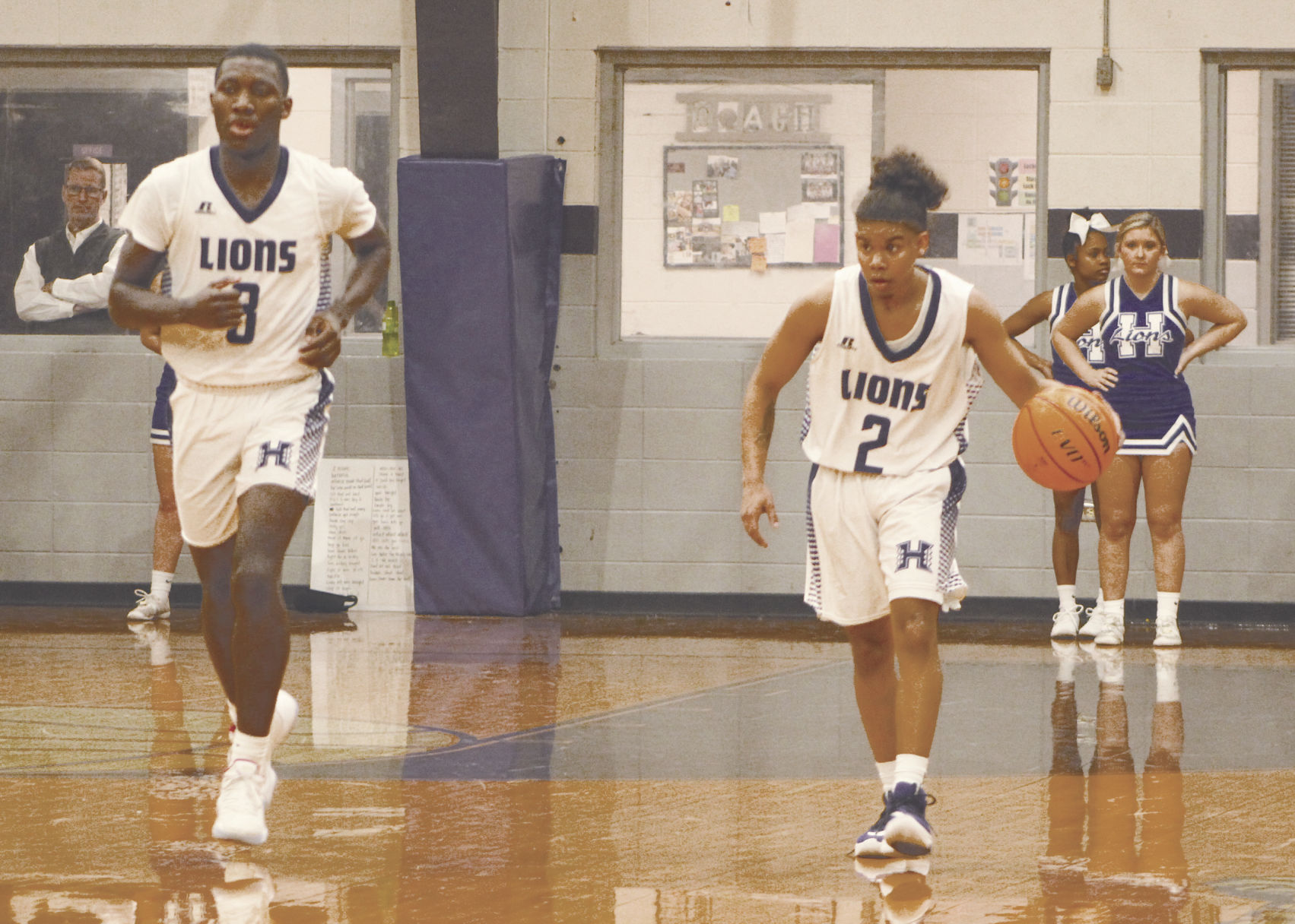 Hamburg's Kyran Smith and Trey Brown bring ball down court in game against Billies